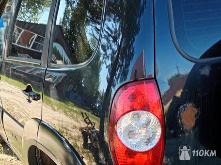 Chevrolet, Niva, 1700, 80, бензин, внедорожник, механика, полный привод, среднее состояние, левый, черный, 250 000 ₽